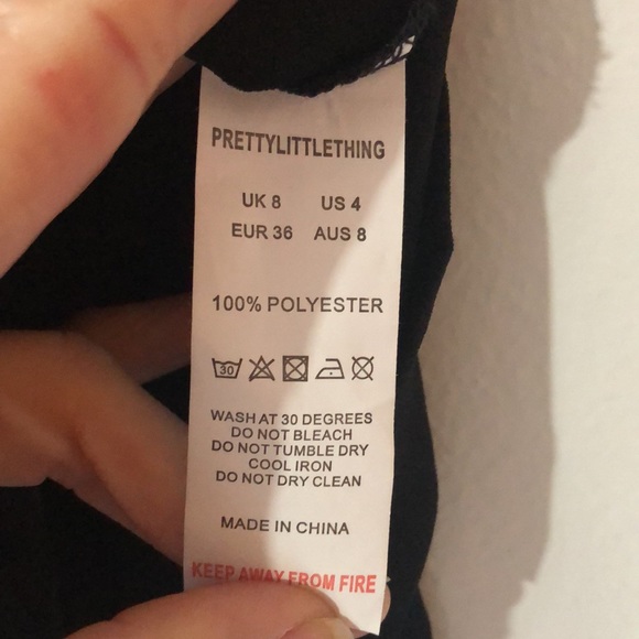 PrettyLittleThing Black Ruffle Edge Bardot Top - Picture 5 of 5